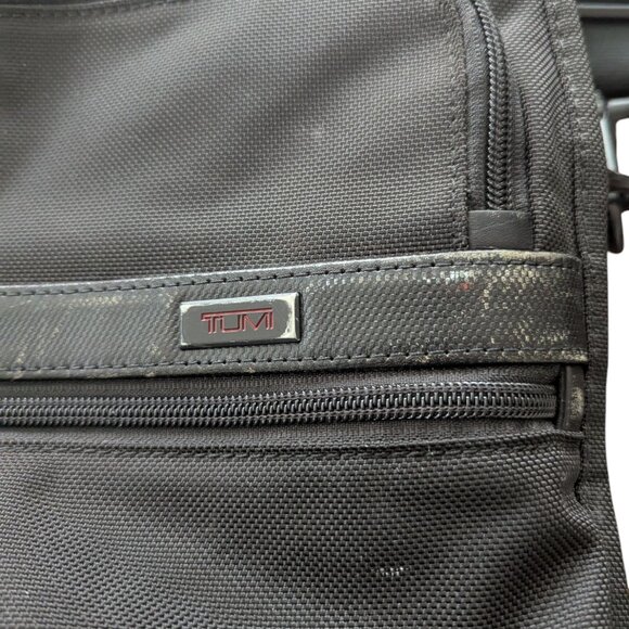 TUMI Black Nylon Laptop/Tablet Case w adjustable shoulder strap - Picture 6 of 12